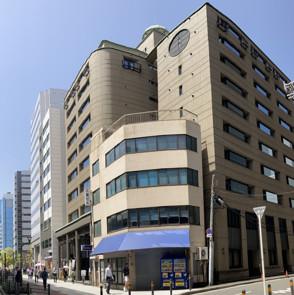 本社ビルの画像